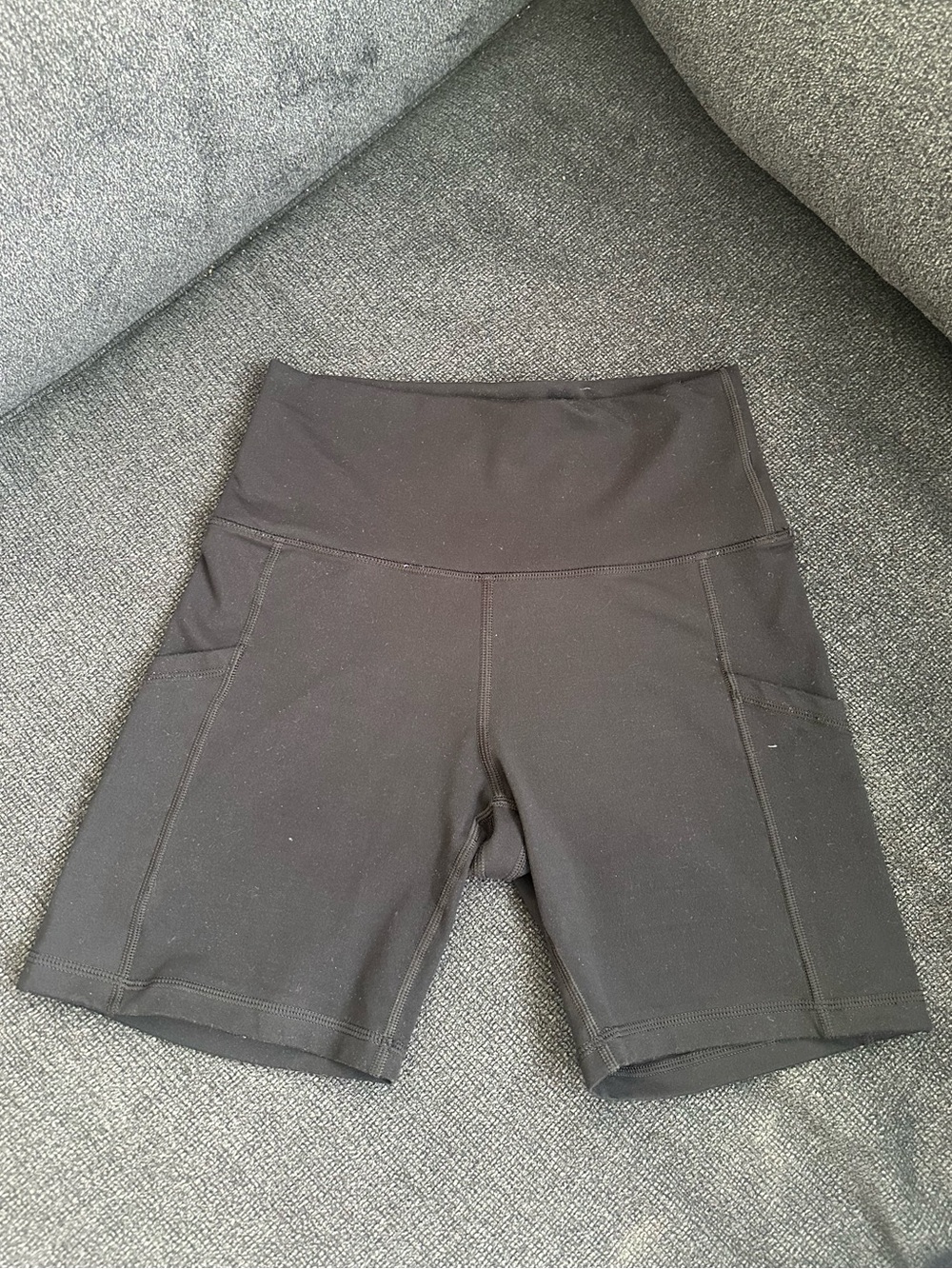 Offline by Aerie The Hugger 7" Pocket Shorts